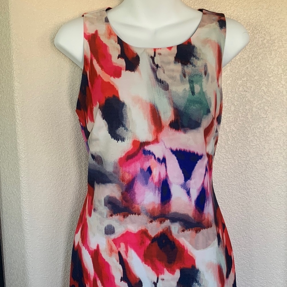 Vintage JENN sleeveless dress, sheath, red & purple on cream, back zipper. 40 - Picture 4 of 17